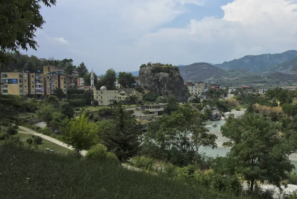 Guri i Qytetit, xhamia dhe Vjosa në Përmet